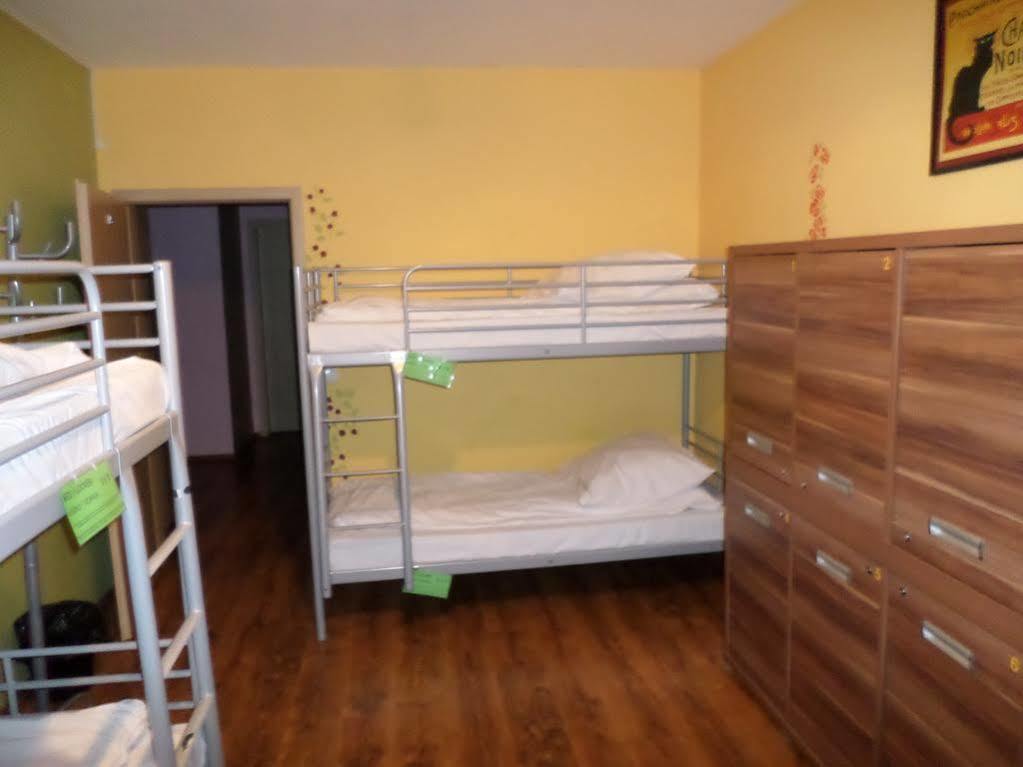 Hostel Krokodyl Varsavia Esterno foto