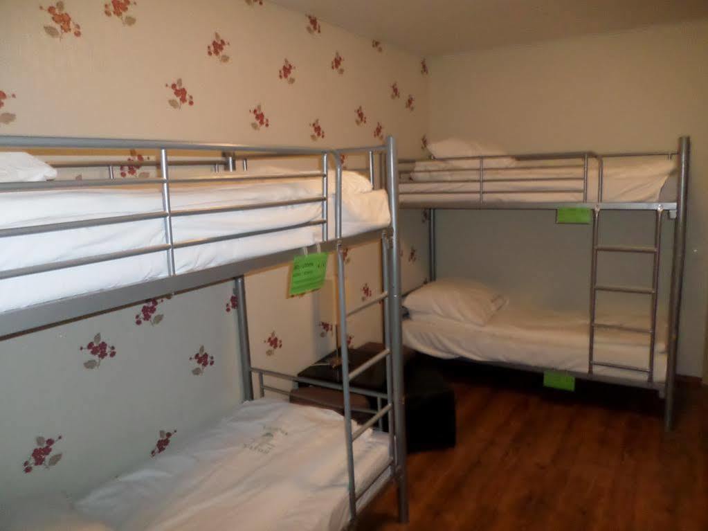 Hostel Krokodyl Varsavia Esterno foto
