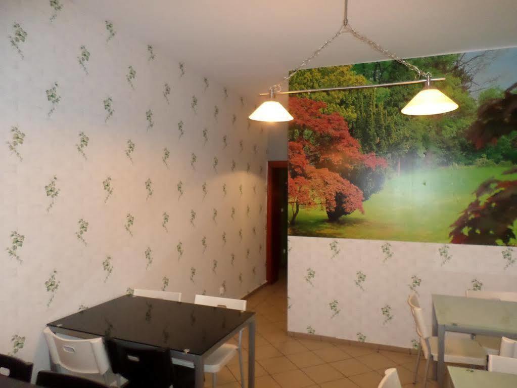 Hostel Krokodyl Varsavia Esterno foto